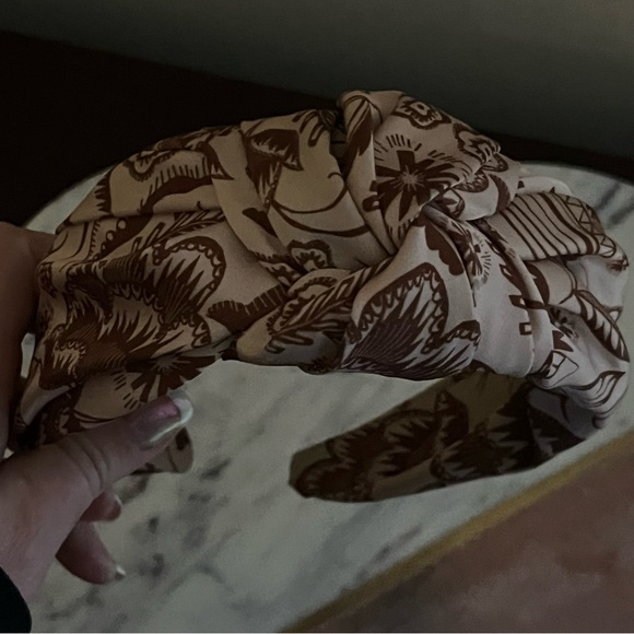 Anthropology Everly Printed Knot Headband in Light Sand - Picture 4 of 6